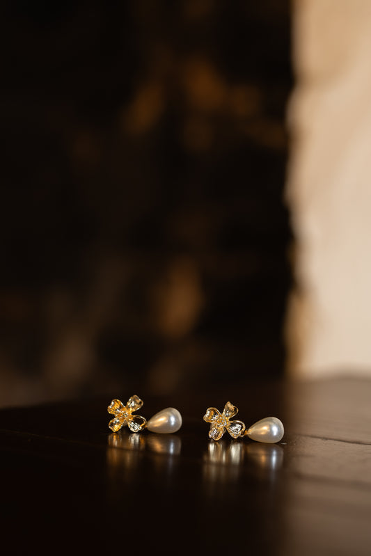 Les boucles d'oreilles Astrid